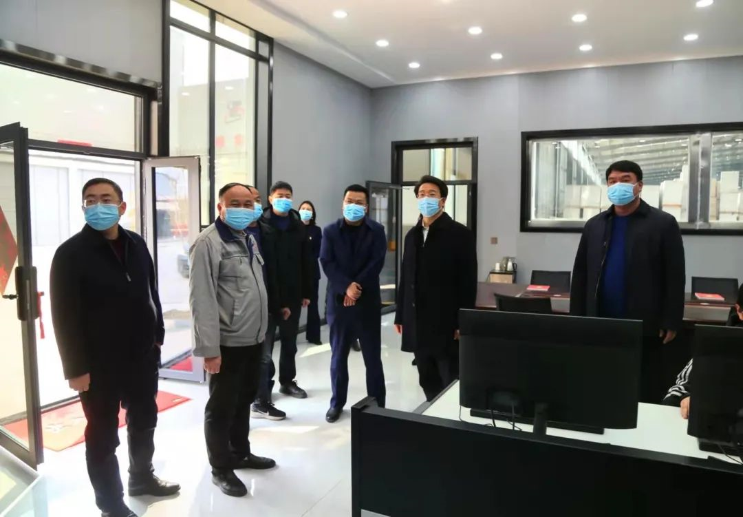 新密市市委副書記、市長程洋調(diào)研新密市正興耐火材料有限公司,送服務(wù)強信心,沖刺首季“開門紅”!(圖1) 新密市市委副書記、市長程洋調(diào)研新密市正興耐火材料有限公司,送服務(wù)強信心,沖刺首季“開門紅”!(圖1)